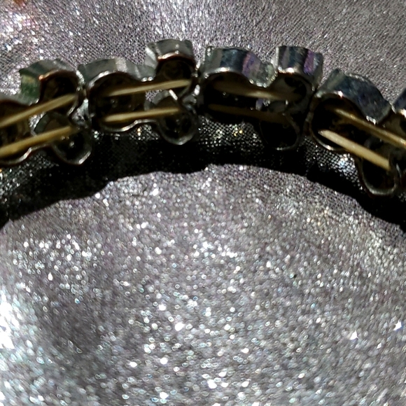 SILVER BLING STRETCH BRACELET ALL  GEMS PRESENT LOTS OF SPARKLE - Picture 3 of 5
